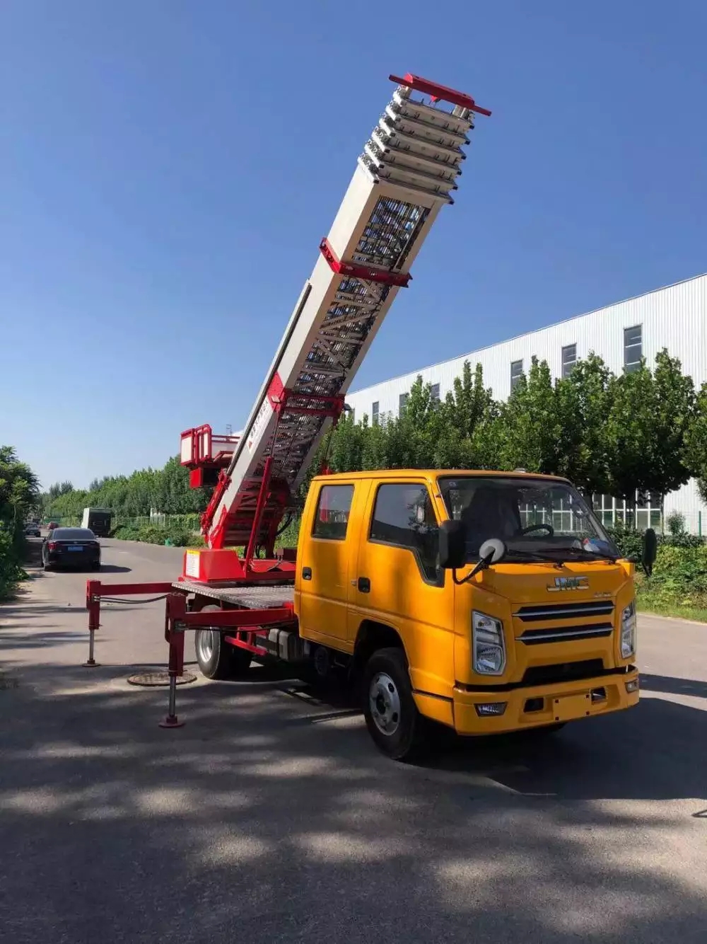 胡市镇附近的云梯车出租服务：轻松解决高空作业需求