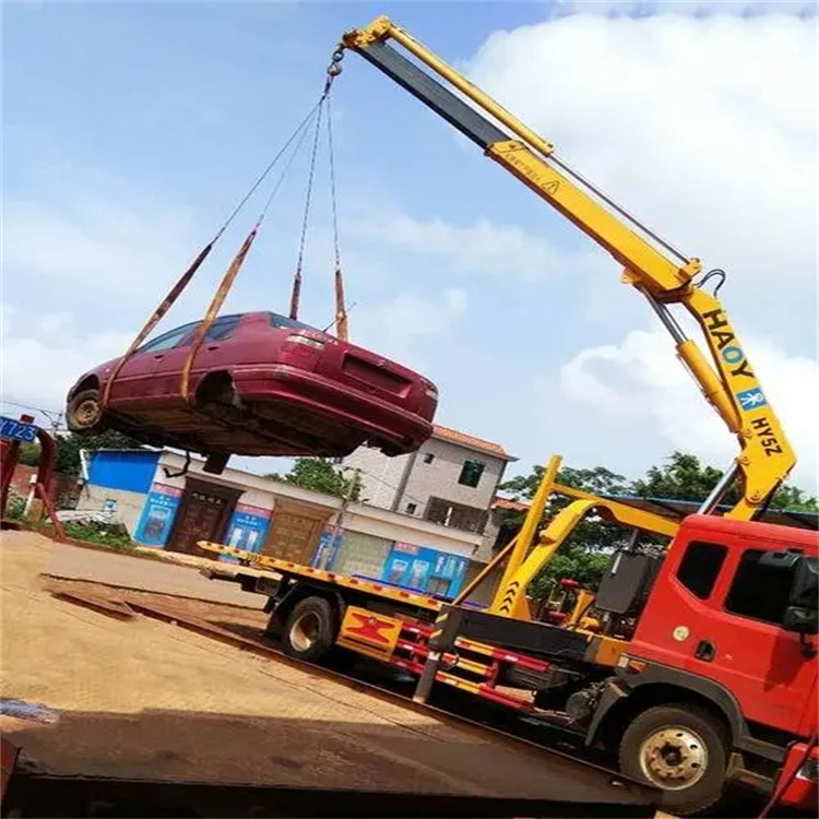 胡市镇吊车吊汽车的正确方法